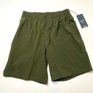 VRST Men's 8” green shorts SIZE small men NWT